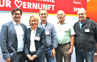 V.l.n.r.: Manuel Michniok (Aschaffenburg) und die Delegierten Martina Fehlner, Thomas Backes (Waldaschaff), Roland Sauer (Sailauf) und Jürgen Brehm (Kleinkahl)(nicht auf dem Bild: Barbara Kuchenbuch, Bessenbach)