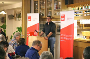 Der Juso-Vorsitzende Tobias Wüst nutzte den Anlass, für die Juso-Positionen zum Koalitionsvertrag zu werben,