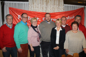 Die Unterbezirksvorsitzende Martina Fehlner mit Mitgliedern des SPD-Ortsvereins Stockstadt