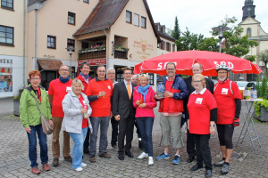 Die Tour startete im Markt Mömbris, wo Bürgermeister Felix Wissel die Gruppe der "Roten Radler" begrüßte.
