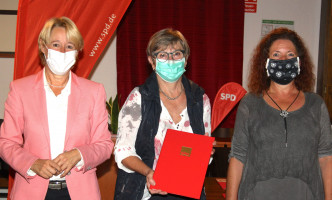 Petra Schlund wurde für 25 Jahre Parteizugehörigkeit geehrt