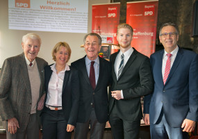 v.l.n.r.: Rudi Stock (Ehrenvorsitzender SPD Aschaffenburg), Martina Fehlner, Franz Münterfering, Bundestagskandidat Alexander Mosca Spatz und Aschaffenburgs Bürgermeister Jürgen Herzing