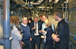 Was sich hinter dem Beruf des Fachangestellten für Bäderbetriebe verbirgt, zeigte anschließend ein Rundgang mit Betriebsleiter Joachim Diener durch das Aschaffenburger Hallenbad und die dortige Schwimmbad-Technik.