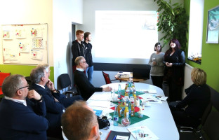 Martina Fehlner informierte sich im Rahmen des „Bayerischen Tags der Ausbildung“ bei den Stadtwerken Aschaffenburg u.a. über neue Ausbildungsberufe, gestiegene Ausbildungsanforderungen und Verbesserungen der Berufsorientierung junger Menschen.