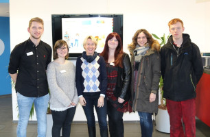 Martina Fehlner nutzte die Gelegenheit, mit den Auszubildenden ins Gespräch zu kommen und sich aus erster Hand über deren Arbeit und Ausbildung zu informieren.