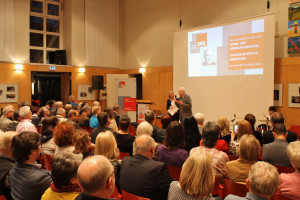 Über 200 Besucher waren der Einladung von Martina Fehlner zum Sozial- und Ehrenamtsempfang mit dem Titel „70 Jahre Bayerische Verfassung in den Bachsaal der Aschaffenburger Christuskirche gefolgt. Foto: Abgeordnetenbüro M. Fehlner