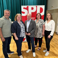 Die Vorsitzenden mit den Stellvertreter*innen: Kassra Adloo, Manuela Bleuel, Eric Leiderer, Kristin Kaiser, Anna-Christina Kaiser
